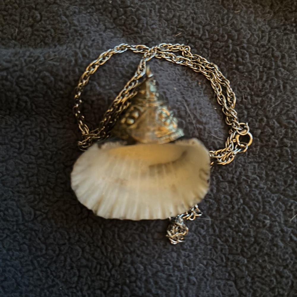 Shell necklace silver repousse’ - Picture 2 of 3